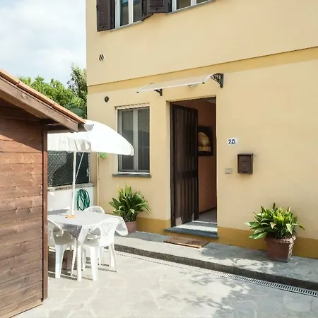Holiday home La Casina Gialla Independent House - Near The Walls