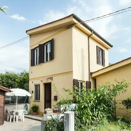 Holiday home La Casina Gialla Independent House - Near The Walls *